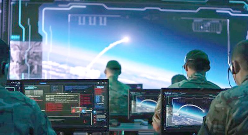 육군미래혁신연구센터는 급변하는 안보환경에 대응하고 4차 산업혁명 시대에 부합하는 미래혁신을 선도하기 위해 육군비전 설계, 군사혁신의 방향 제시 등 역할을 하고 있다. 또 이 같은 비전 아래 육군은 인공지능(AI) 등 4차 산업혁명의 신기술을 적용한 미래형 전투 부대를 속속 선보이고 있다. 육군 우주력 홍보 영상 캡처·육군 제공