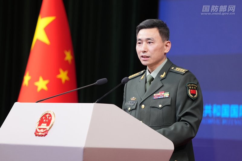 도널드 트럼프 미국 대통령이 미국 본토를 보호하기 위한 차세대 방공시스템 &#39;골든 돔&#39; 구축 계획을 공식 발표한 가운데, 지난달 30일 중국 국방부가 이를 강력히 비판하며 우주 군비 경쟁을 초래할 수 있다고 경고했다. 장샤오강 중국 국방부 대변인의 정례브리핑 모습. 뉴시스