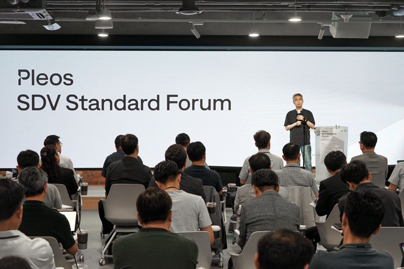 Pleos SDV 스탠다드 포럼에서 현대차·기아 AVP본부장 송창현 사장이 발표하는 모습. 현대자동차그룹 제공