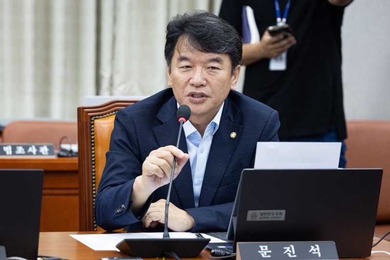 문진석 더불어민주당 원내수석부대표. 뉴스1