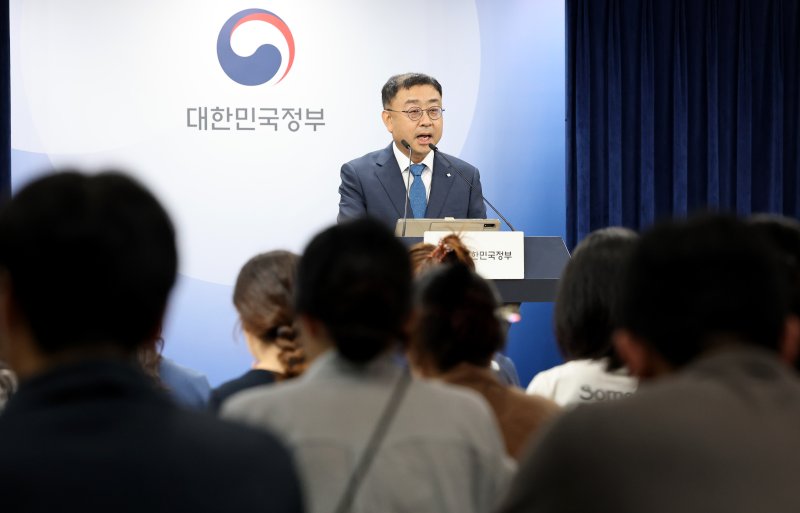 송상훈 과학기술정보통신부 정보통신정책실장이 지난 4일 오후 서울 종로구 정부서울청사에서 '독자 AI 파운데이션 모델' 프로젝트 정예팀 선정 결과를 발표하고 있다. 사진=뉴스1