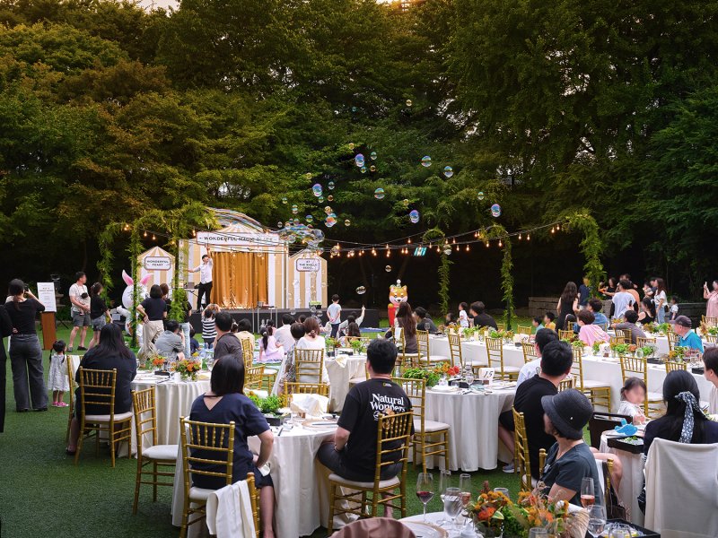 지난해 추석에 진행된 서울신라호텔 영빈관 마술쇼. <span id='_stock_code_008770' data-stockcode='008770'>호텔신라</span> 제공