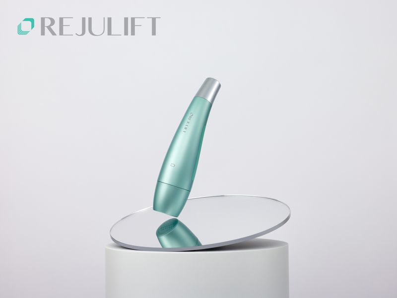 리쥬란 뷰티 디바이스 '리쥬리프'. <span id='_stock_code_214450' data-stockcode='214450'>파마리서치</span> 제공