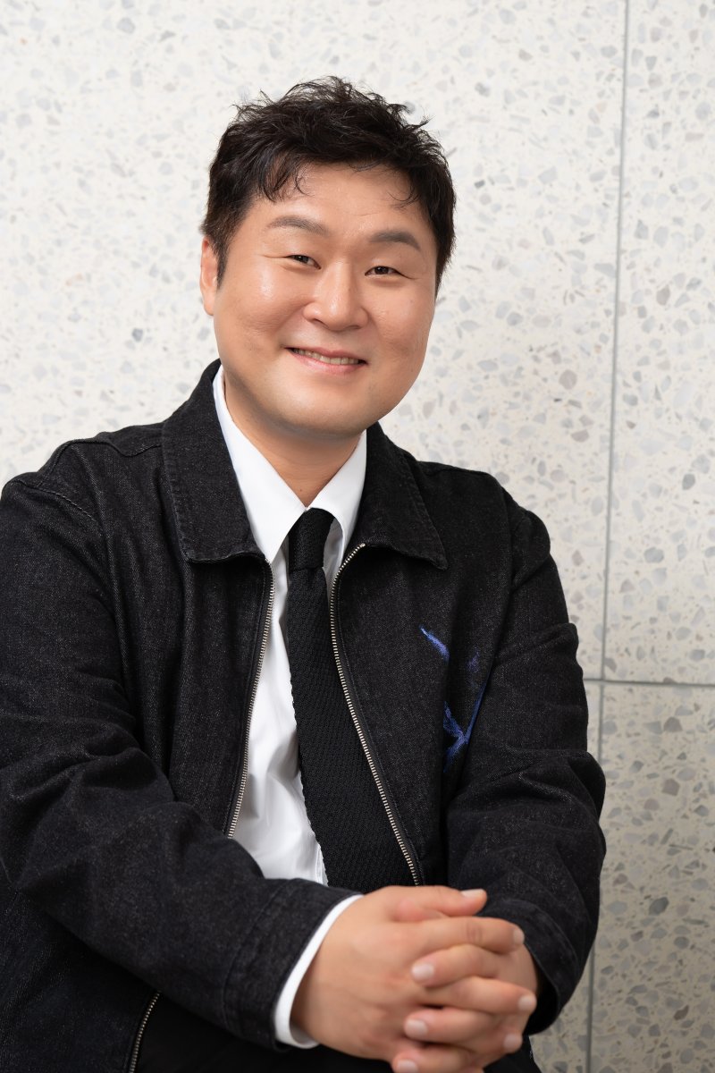 영화 '좀비딸'에서 활약한 배우 윤경호. <span id='_stock_code_160550' data-stockcode='160550'>NEW</span> 제공 