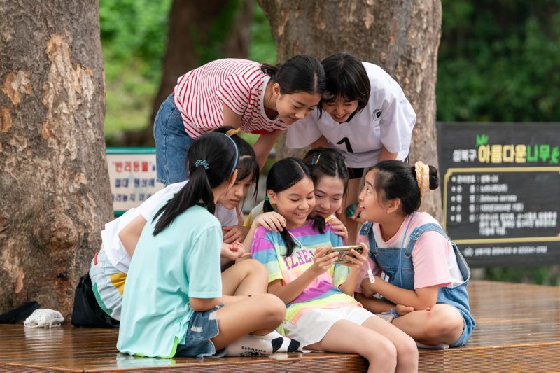 '극장의 시간들' 두 번째 에피소드 '자연스럽게'의 한 장면. 씨네큐브 제공