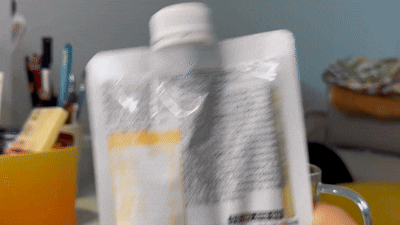 그래디언트 리앤핏 단백질 셰이크를 흔드는 모습. 영상=서지윤 기자