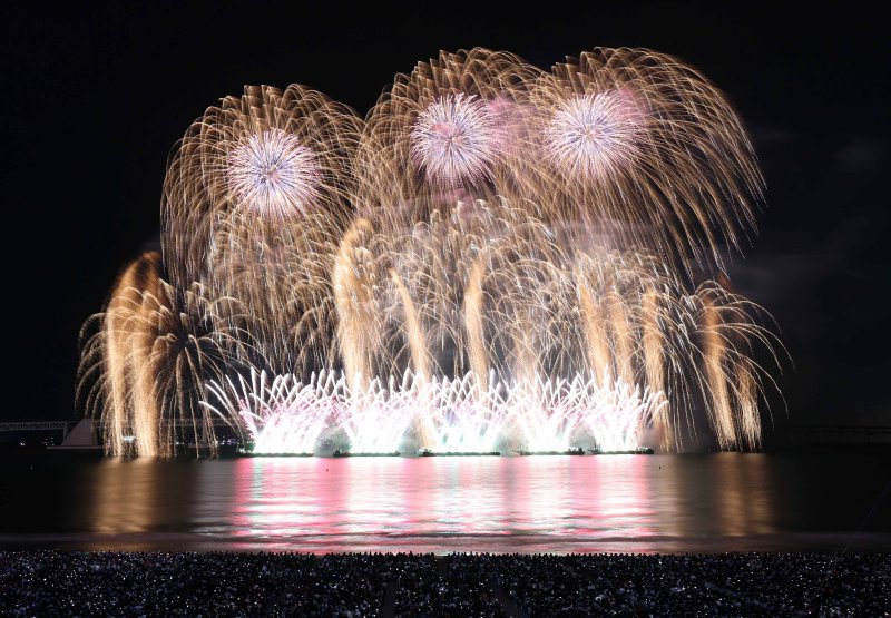 지난해 부산불꽃축제 모습. 뉴시스 제공 