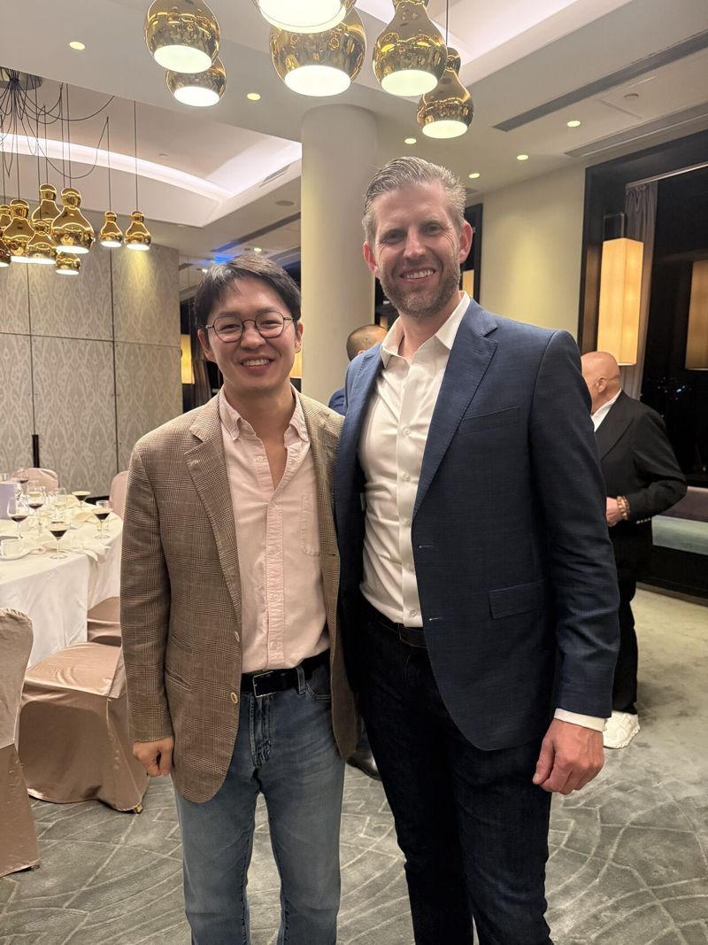 도널드 트럼프 미국 대통령의 차남인 에릭 트럼프를 만난 최성환 SK네트웍스 사업총괄사장. 최성환 사장 SNS