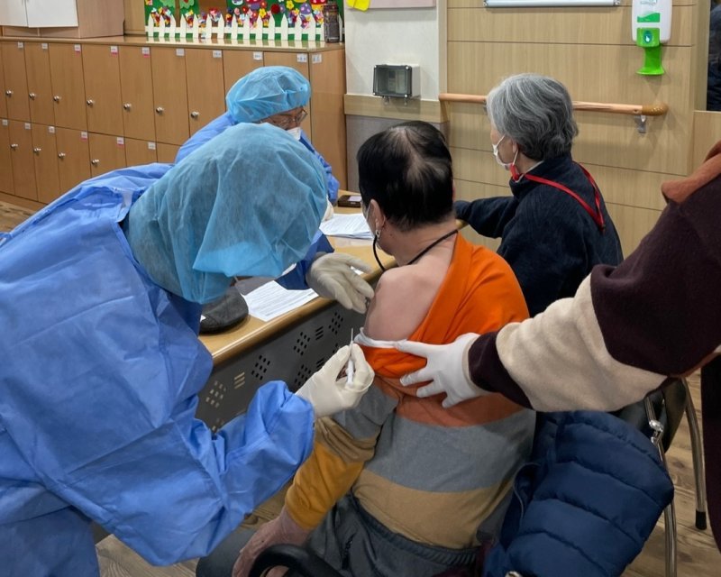 코로나19 백신 접종 모습. 뉴시스 제공.