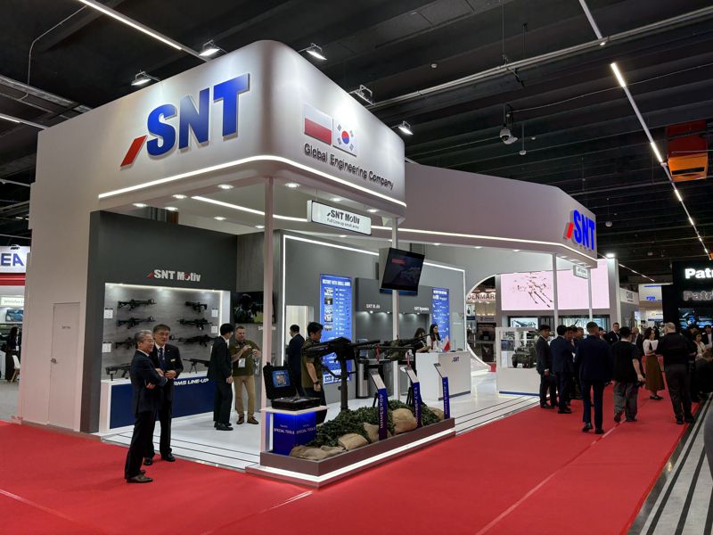 2~5일(현지시간) 폴란드 키엘체에서 열리는 ‘MSPO 2025’ 국제방산전시회에 공동 참가한 SNT다이내믹스·SNT모티브 부스. SNT그룹 제공