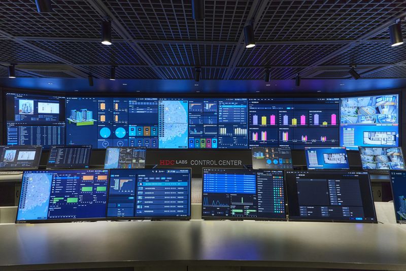 <span id='_stock_code_039570' data-stockcode='039570'>HDC랩스</span>의 통합콘트롤센터. HDC랩스