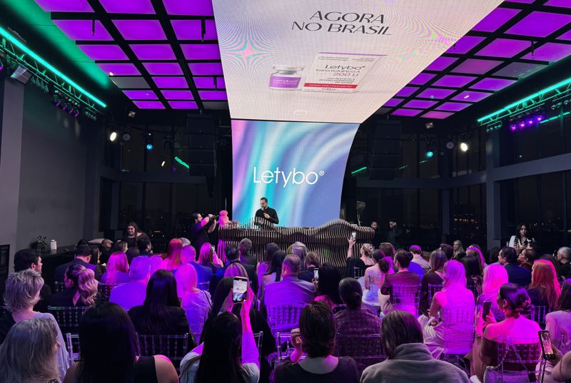 <span id='_stock_code_145020' data-stockcode='145020'>휴젤</span>이 지난 4일과 5일 브라질에서 '레티보' 프리 론칭 행사를 진행하고 있다. 휴젤 제공