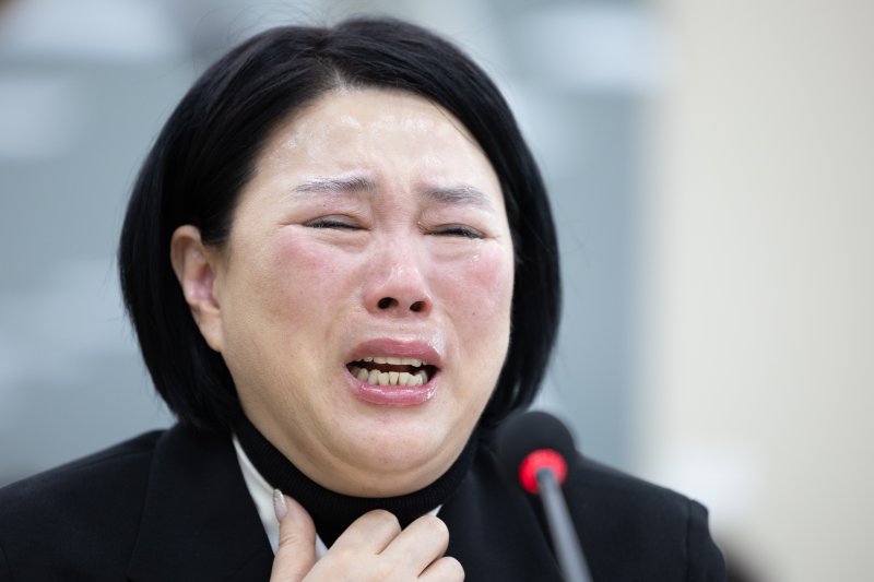 직장 내 괴롭힘으로 숨진 기상캐스터 고(故) 오요안나 씨의 어머니인 장연미 씨. 뉴스1