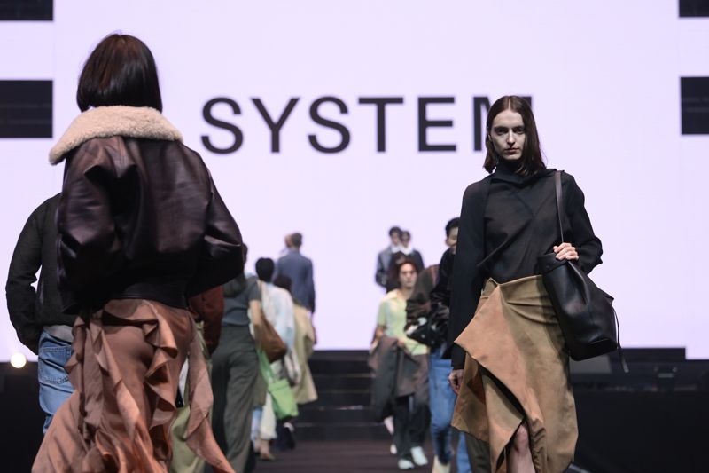 지난 7일 태국 현지에서<span id='_stock_code_020000' data-stockcode='020000'>한섬</span> 시스템·시스템옴므 패션쇼가 진행되고 있다. 한섬 제공