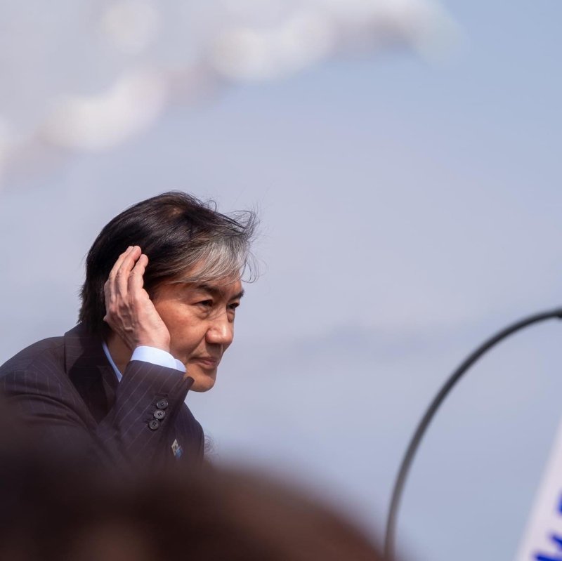 [서울&#x3D;뉴시스] 조국 원장이 6일 교체한 페이스북 프로필 사진. *재판매 및 <span id='_stock_code_012030' data-stockcode='012030'>DB</span> 금지 &#x2F;사진&#x3D;뉴시스