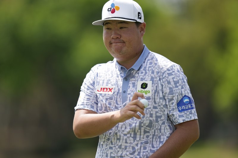 임성재가 23일(현지시간) 미 텍사스주 오스틴의 오스틴CC에서 열린 미국프로골프(PGA)투어 월드골프챔피언십(WGC) 델테크놀로지스 매치플레이 조별리그 2차전 라운딩을 하고 있다. 뉴시스