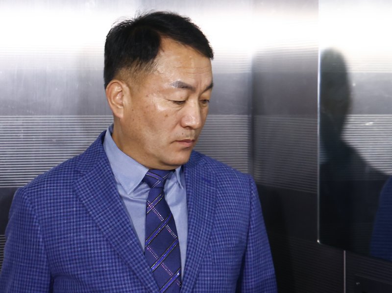 김계환 전 해병대사령관이 12일 오전 서울 서초구 '순직 해병 특검'(이명현 특별검사) 사무실에서 피의자 조사를 받기 위해 출석하고 있다. 뉴스1