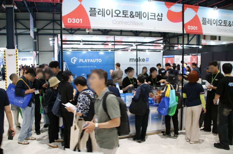 코리아 이커머스 페어 플레이오토·메이크샵 부스 전경. <span id='_stock_code_119860' data-stockcode='119860'>커넥트웨이브</span> 제공
