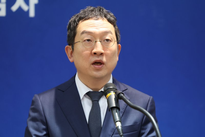 정민영 순직 해병 특검 특검보가 지난 4일 오전 서울 서초구 이명현 순직 해병 특별검사 사무실에서 정례 브리핑을 하고 있다. 뉴시스