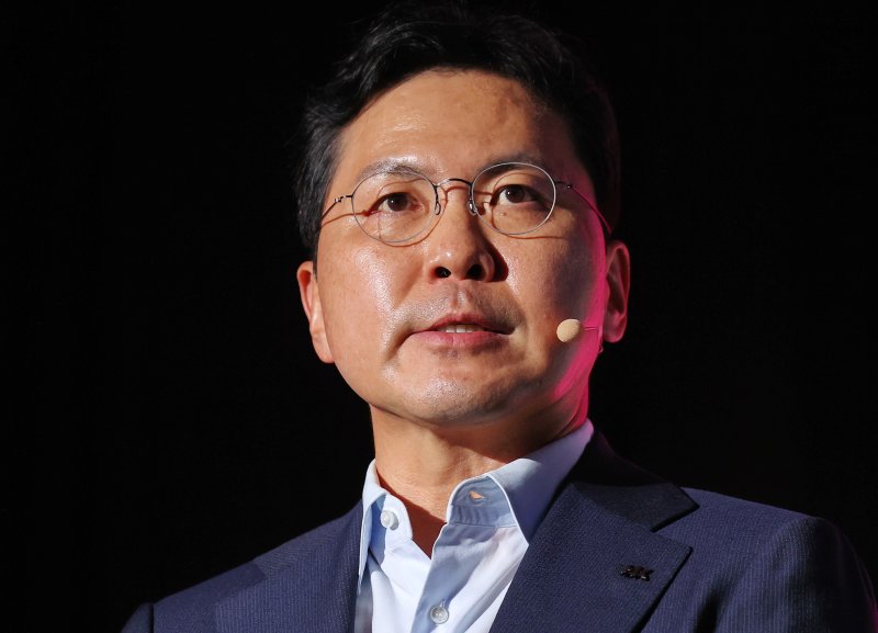 19일 서울 강남구 코엑스에서 열린 '아마존 뷰티 인 서울' 행사에서 윤상현 <span id='_stock_code_161890' data-stockcode='161890'>한국콜마</span> 부회장이 'K뷰티 화장품 브랜드의 성공'을 주제로 강연하고 있다. 연합뉴스