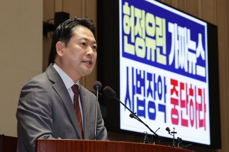 장동혁 국민의힘 대표가 19일 오전 서울 여의도 국회에서 열린 의원총회에서 발언하고 있다. 뉴스1