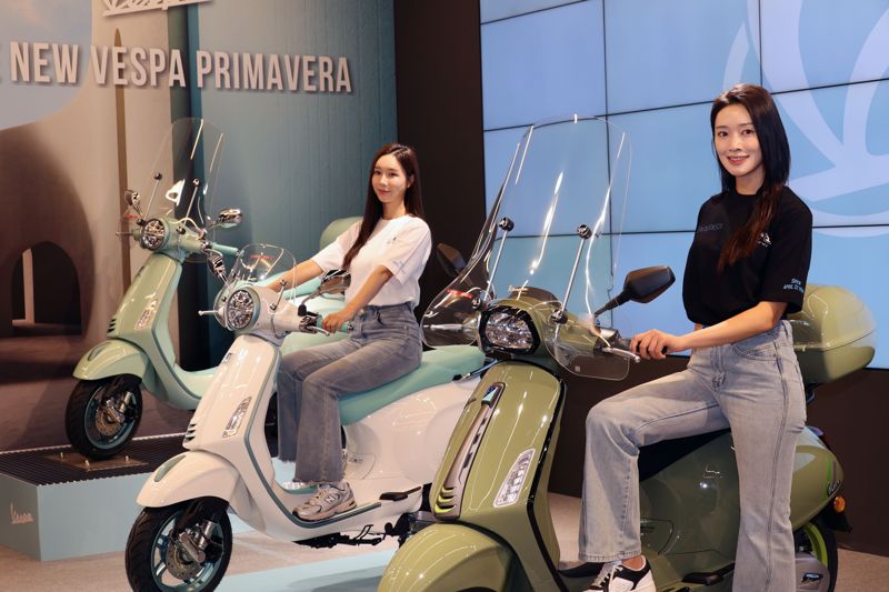 이탈리아 모터사이클 브랜드 베스파가 지난 12일 서울 강남구 모토플렉스 서울점에서 2026년형 신모델 ‘프리마베라S’와 ‘스프린트S’, ‘스프린트 오피치나8’, ‘스프린트 테크’를 공개했다. 사진&#x3D;서동일 기자