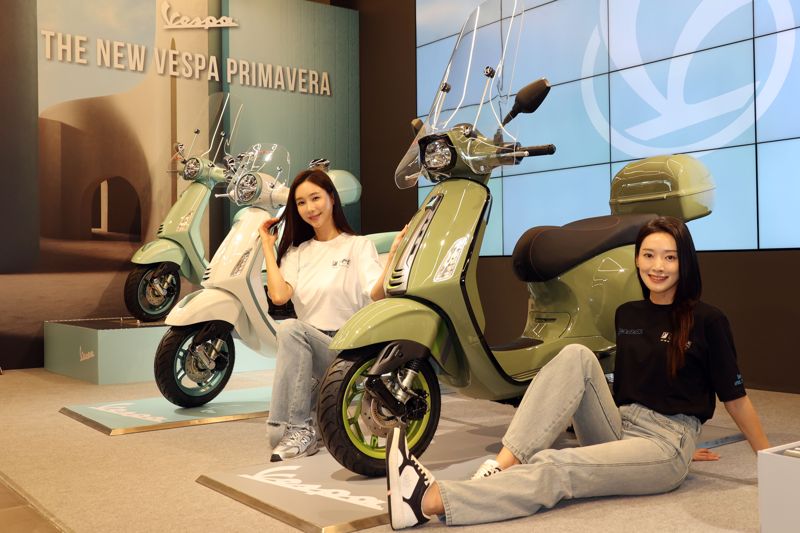 이탈리아 모터사이클 브랜드 베스파가 지난 12일 서울 강남구 모토플렉스 서울점에서 2026년형 신모델 ‘프리마베라S’와 ‘스프린트S’, ‘스프린트 오피치나8’, ‘스프린트 테크’를 공개했다. 사진&#x3D;서동일 기자