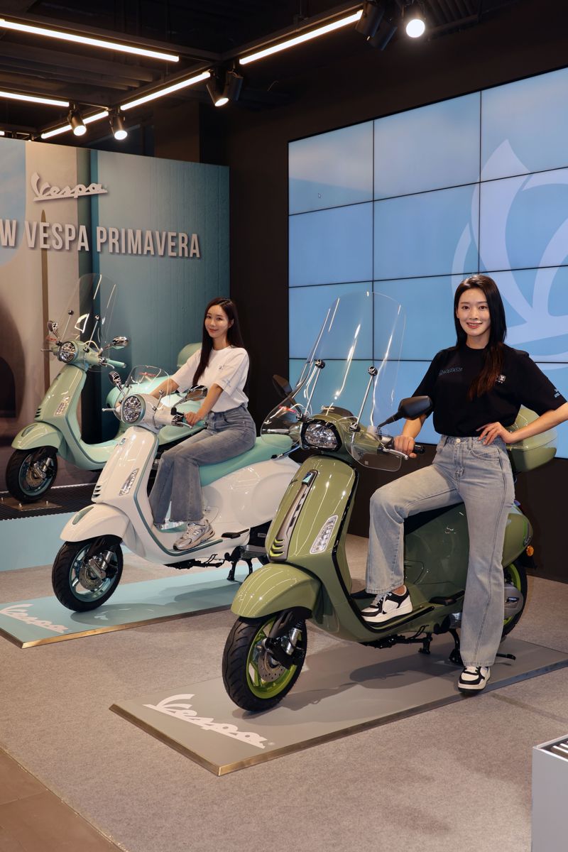 이탈리아 모터사이클 브랜드 베스파가 지난 12일 서울 강남구 모토플렉스 서울점에서 2026년형 신모델 ‘프리마베라S’와 ‘스프린트S’, ‘스프린트 오피치나8’, ‘스프린트 테크’를 공개했다. 사진&#x3D;서동일 기자