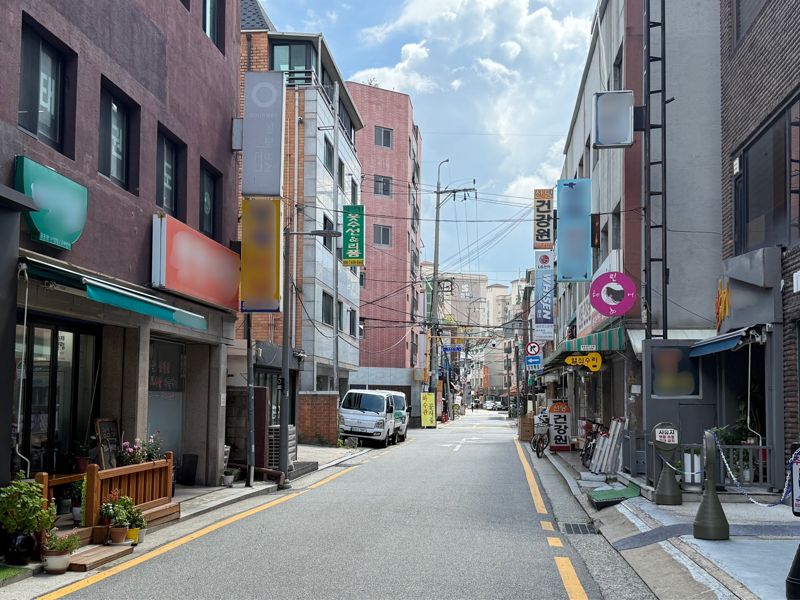 2차 민생회복 소비쿠폰 지급이 시작된 22일 서울 서초구 내 한 골목길 모습. 사진=신지민 기자