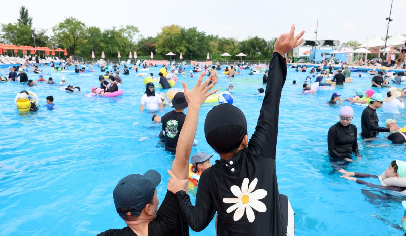 '한강페스티벌'이 열린 여의도 한강공원 수영장. 연합뉴스