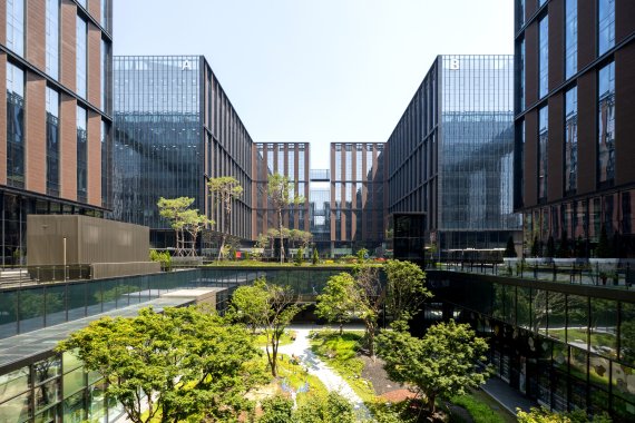 마곡에 위치한 원그로브 중앙정원 사진 일부. 이지스운용 제공.