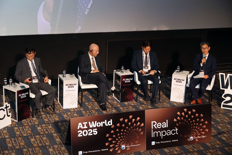 김득중 정보통신산업진흥원(NIPA) 부원장, 야리브 로탄 스타트업 네이션센트럴 VP, 손금주 법무법인 <span id='_stock_code_146060' data-stockcode='146060'>율촌</span> 변호사, 최경진 가천대학교 법과대학 교수(왼쪽부터)가 25일 서울 송파구 롯데시네마에서 파이낸셜뉴스와 과학기술정보통신부가 공동 개최한 'AI월드 2025'에서 발언하고 있다. 사진=서동일 기자