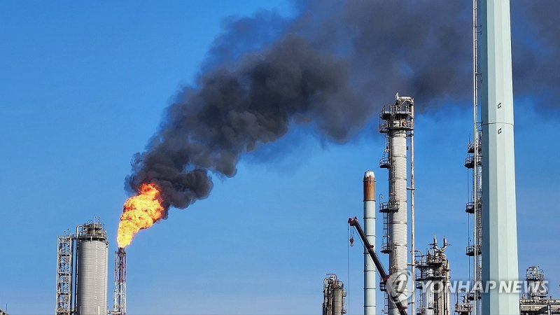 충남 <span id='_stock_code_079650' data-stockcode='079650'>서산</span> 대산석유화학단지 전경. 연합뉴스