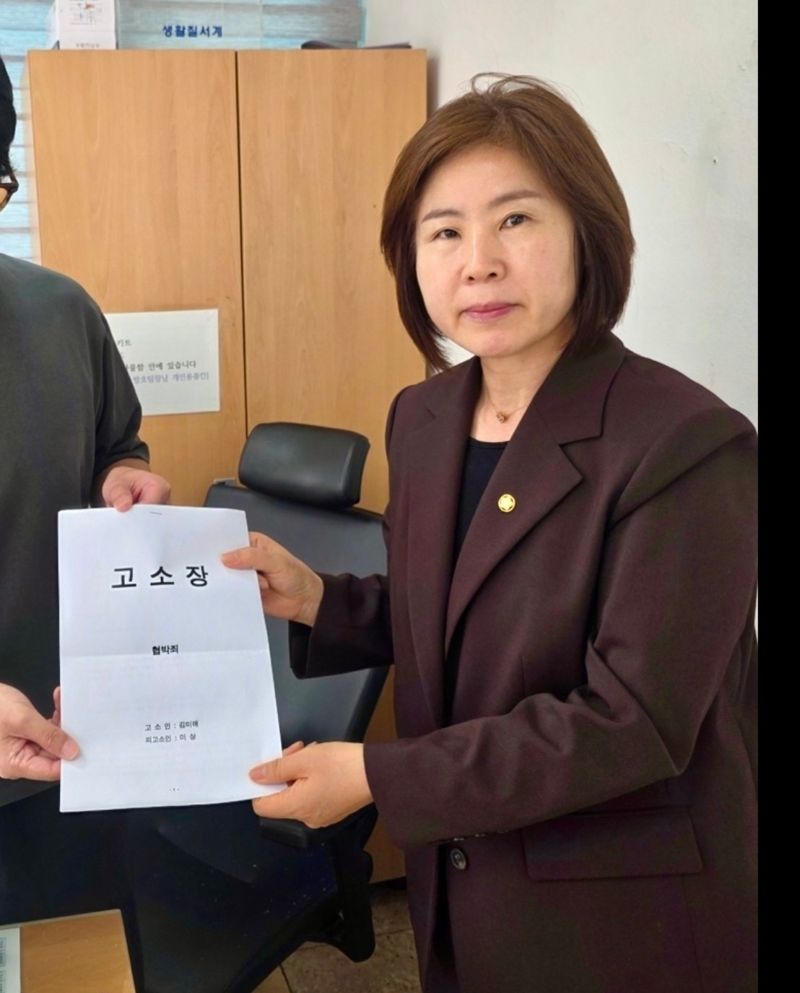 김미애 국민의힘 의원이 지난 4일 살해 협박 문자를 받은 사실을 공개하며 5일 문자를 보낸 사람을 경찰에 고소했다. &#x2F;사진&#x3D;김미애 의원 페이스북