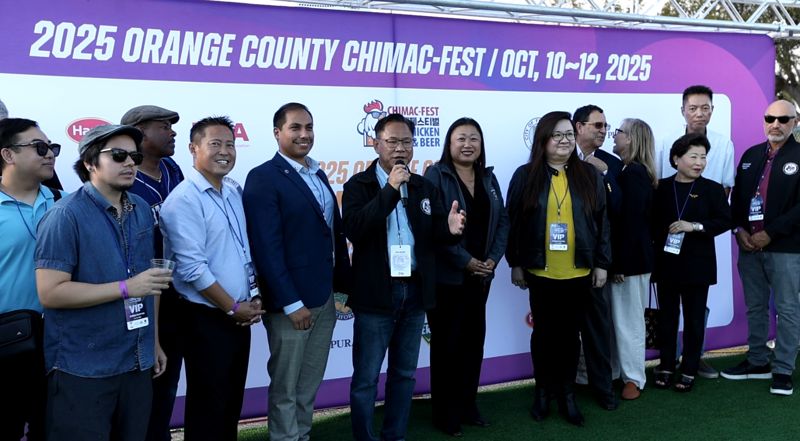 지난 10일부터 12일(현지시간)까지 미국 캘리포니아 오렌지카운티에서 열린 치맥페스터벌에서 치 찰리 응우엔 웨스트민스터 시장(왼쪽 6번째)이 축사를 하고 있다. 참컴USA 제공