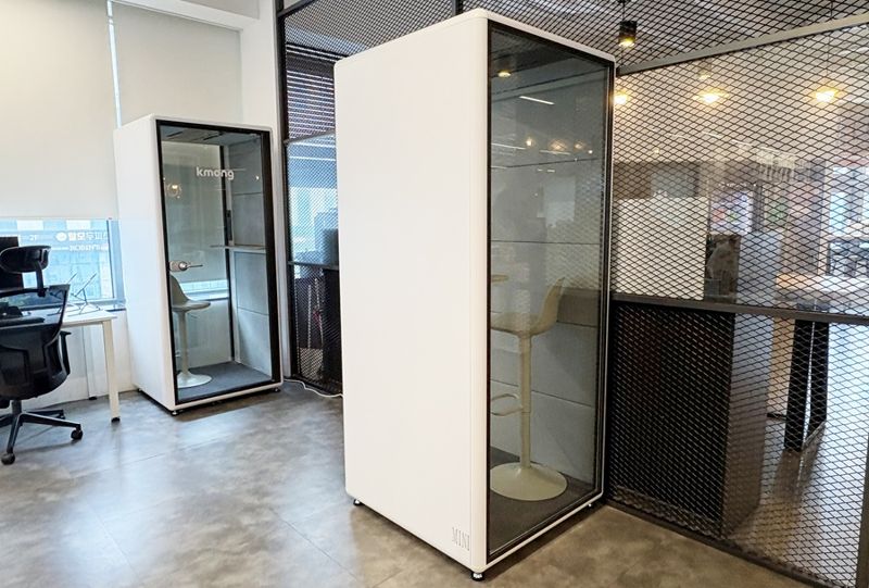 크몽 사무실에 설치된 콜라박스. <span id='_stock_code_131370' data-stockcode='131370'>알서포트</span> 제공