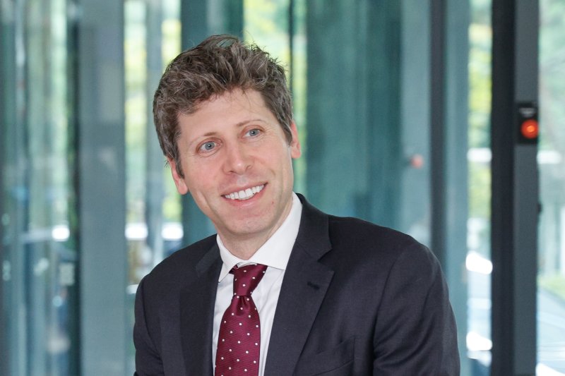 샘 올트먼 오픈 AI CEO가 1일 최태원 SK그룹 회장을 만나기 위해 서울 종로구 SK서린빌딩에 입장하고 있다. &#x2F;사진&#x3D;뉴스1