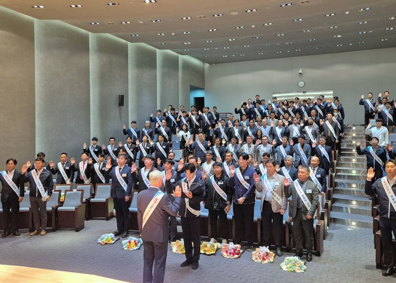 16일 경기도 오산 기술연구소에서 삼천리 임직원들이 가스안전 결의문을 낭독하고 있다. 삼천리제공