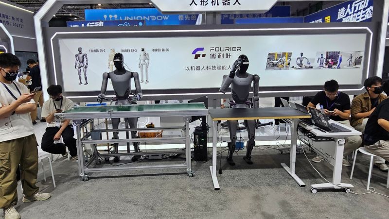 중국 상하이 휴머노이르 로봇 업체인 ‘푸리에(Fourier)’의 휴머노이드 로봇 시연 모습. <span id='_stock_code_389500' data-stockcode='389500'>에스비비테크</span> 제공