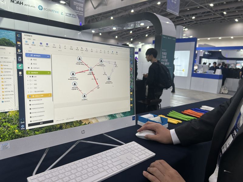 차세대 지능형 수사자료 분석 시스템을 이용하면 금융기관별 형식이 다른 자료를 표준화한 뒤 시각화할 수 있다. 사진&#x3D;강명연 기자
