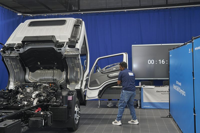 제15회 월드스킬올림픽 참가자들이 정비 평가를 받는 모습. 사진&#x3D;현대차그룹 제공