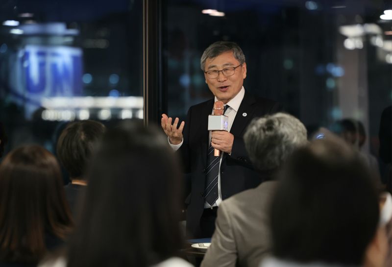 정근식 서울시교육감이 지난 23일 저녁 취임 1주년을 기념한 기자단과 소통의 밤에서 지난 1년간의 소회를 밝히고 있다. 서울시교육청 제공