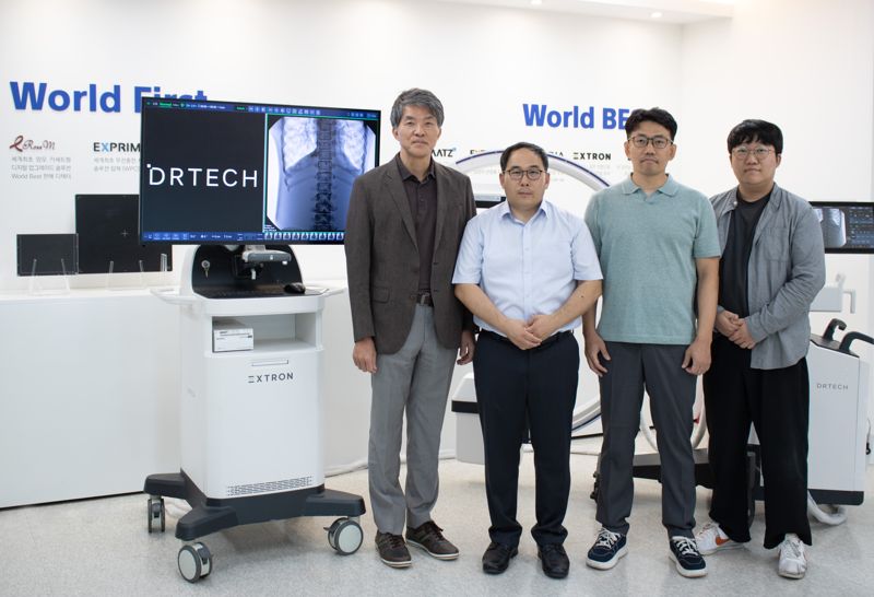 오른쪽부터 <span id='_stock_code_214680' data-stockcode='214680'>디알텍</span> 이창규 이사, 유영기 연구위원, 김현종 주임, 신철우 부사장. 디알텍 제공