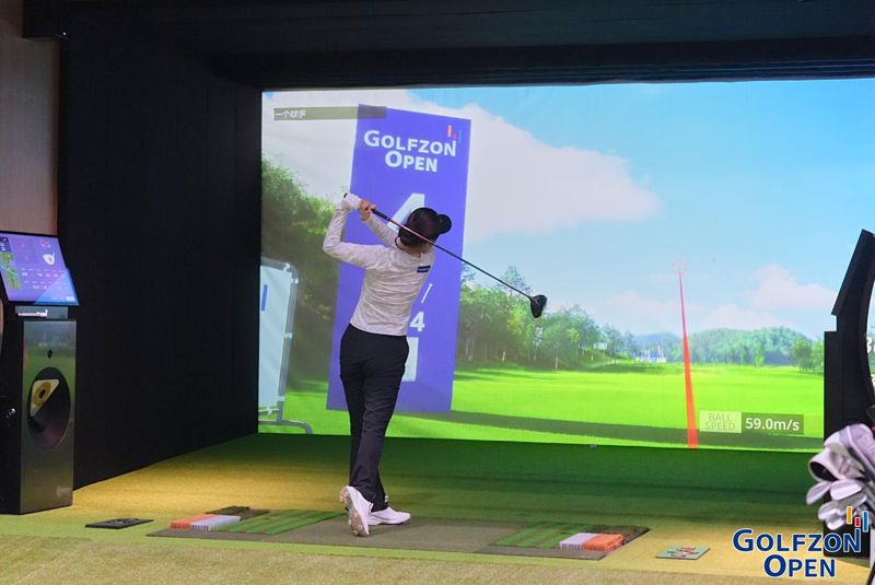 2025 <span id='_stock_code_215000' data-stockcode='215000'>골프존</span> 차이나오픈에 참가한 선수가 티샷을 하고 있다. 골프존 제공