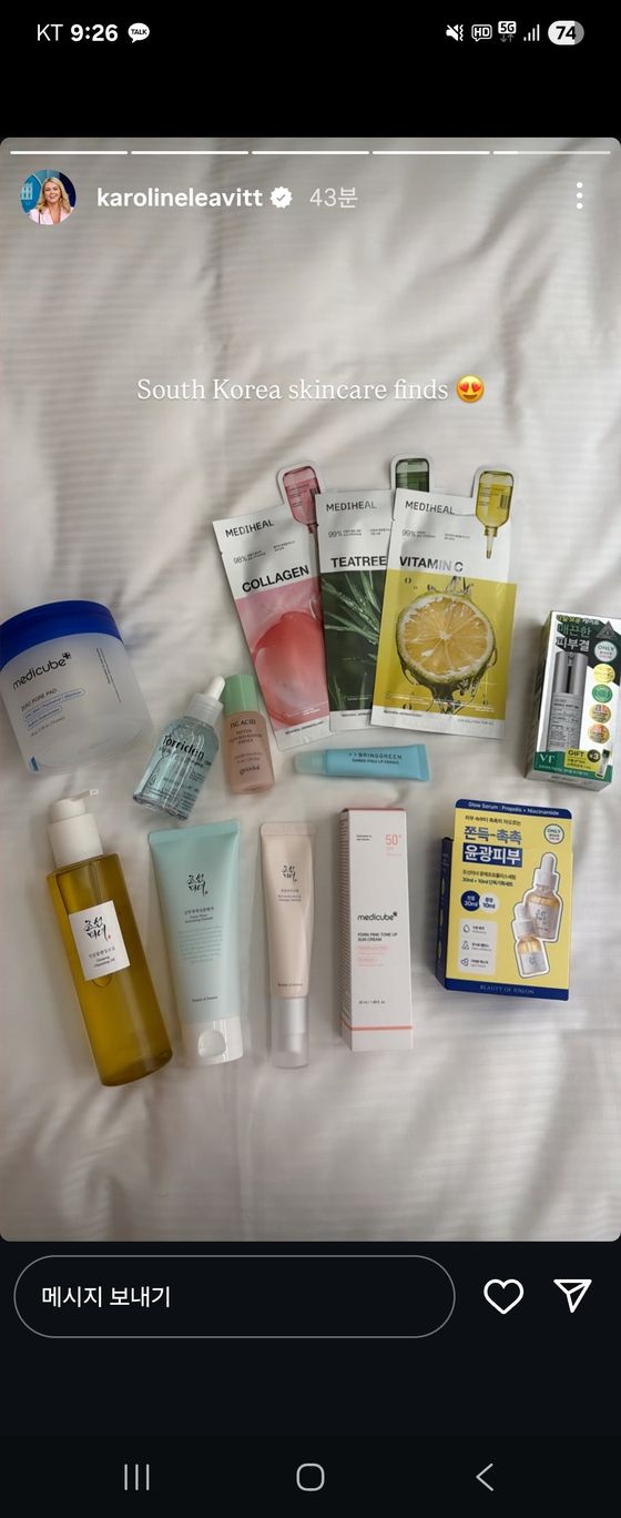 캐롤라인 레빗 미 백악관 대변인이 29일 한미 정상회담 직후 자신의 인스타그램 계정에 올린 한국 화장품들. &#x2F;사진&#x3D;인스타그램 캡처