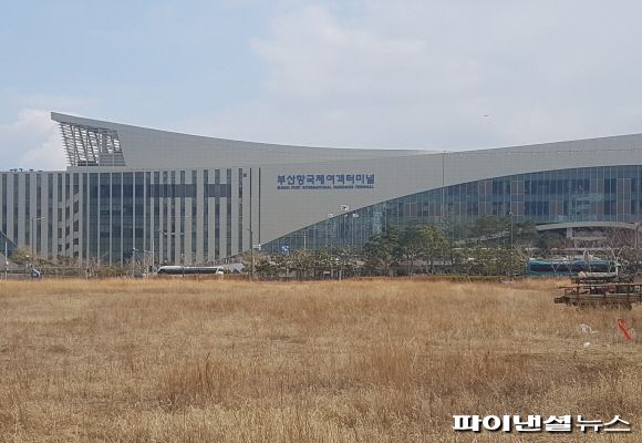 오는 5일 오후 1시 ‘2025년도 하반기 K-오션 채용박람회’가 열리는 부산항국제전시컨벤션센터 전경. 사진&#x3D;변옥환 기자