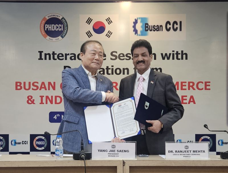 부산상공회의소&middot;PHD상공회의소 업무제휴식 모습. 부산상공회의소 제공 