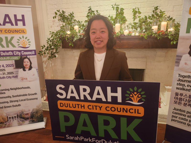 미국 조지아주 덜루스 시의원에 당선된 한국계 새라 박(한국명 박유정)씨가 4일(현지시간) 당선 확정 후 소감을 발표하고 있다. 연합뉴스