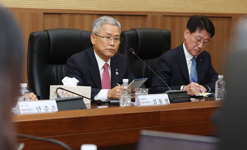 김동철 한전 사장이 지난 5일 광주KDJ컨벤션센터에서 열린 &#39;빅스포 2024&#39; 기자간담회에서 질의응답에 답변하고 있는 모습. <span id='_stock_code_015760' data-stockcode='015760'>한국전력</span> 제공