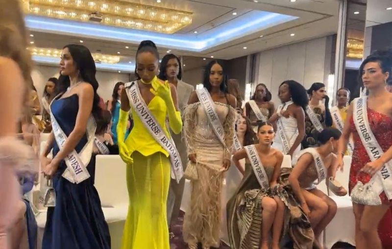 미스유니버스 참가자들이 집단 퇴장 하고 있다. 출처=미스 유니버스 태국 SNS